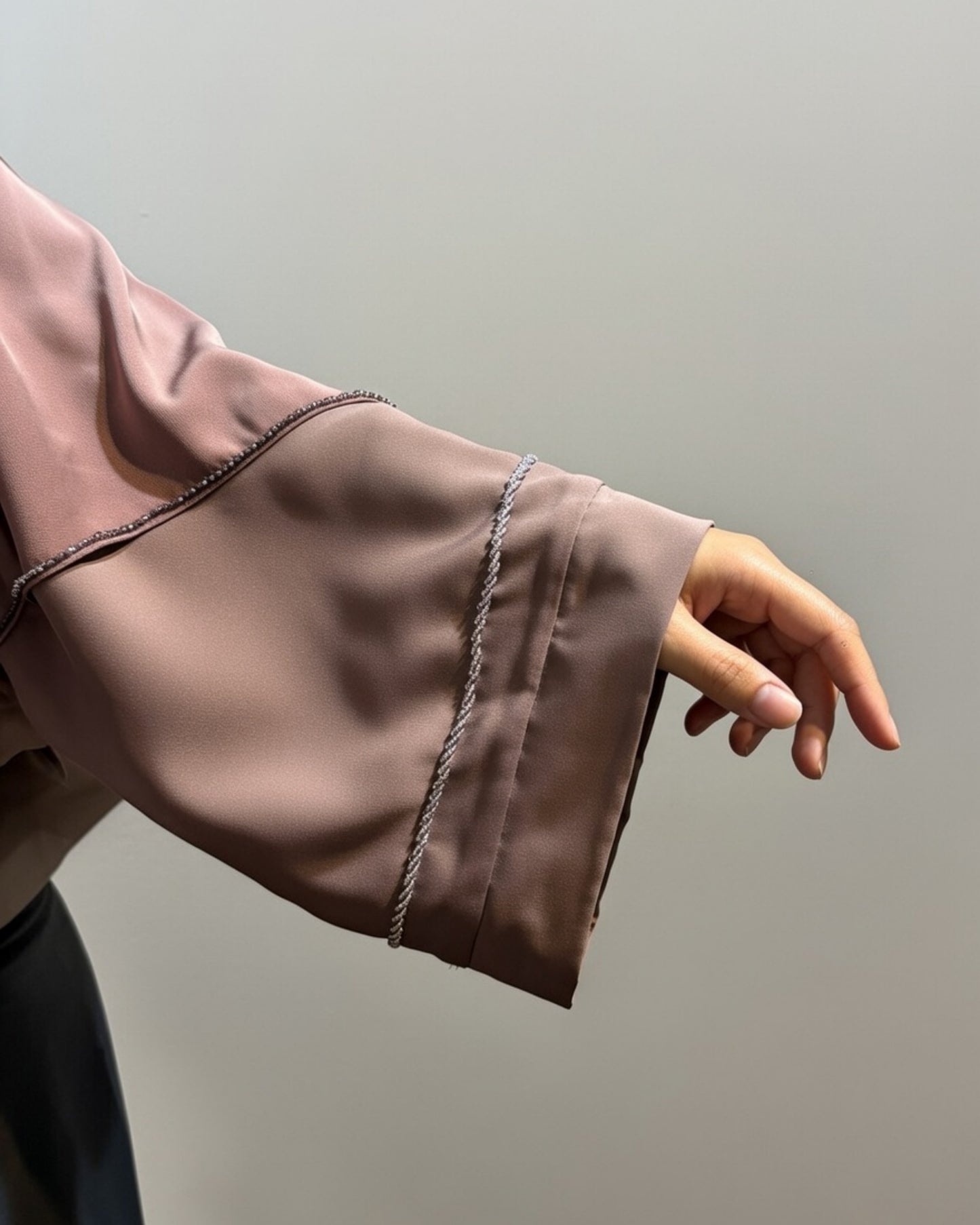 CENTRALSOUQ'S MAUVE HANDCRAFTED ABAYA